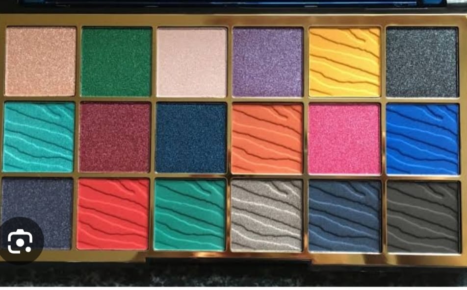 Revolution white and black wild animal palette